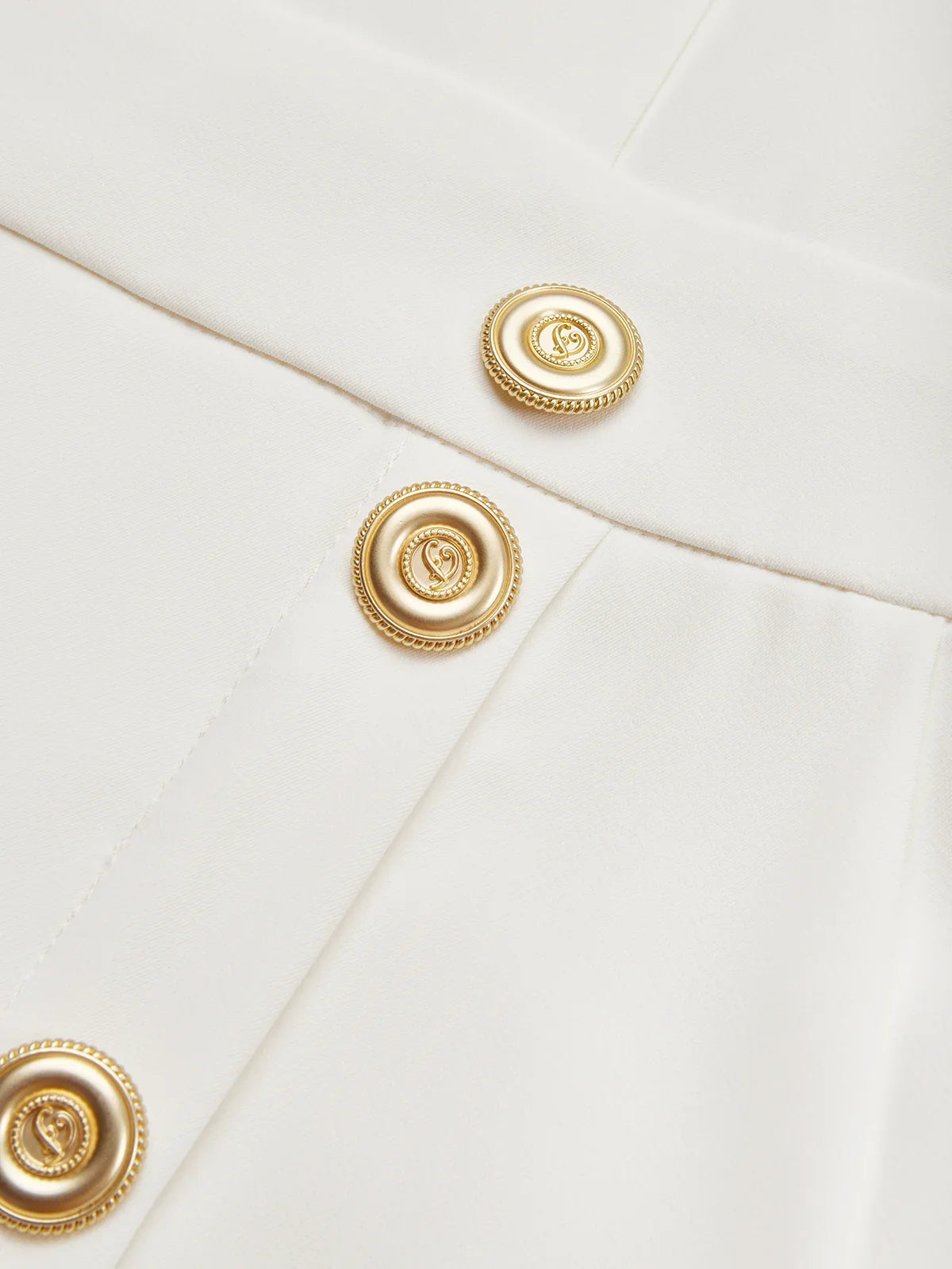 GENEVIEVE | ABITO MIDI CON SPALLE IMBOTTITE, DETTAGLIO BOTTONI E SPACCO