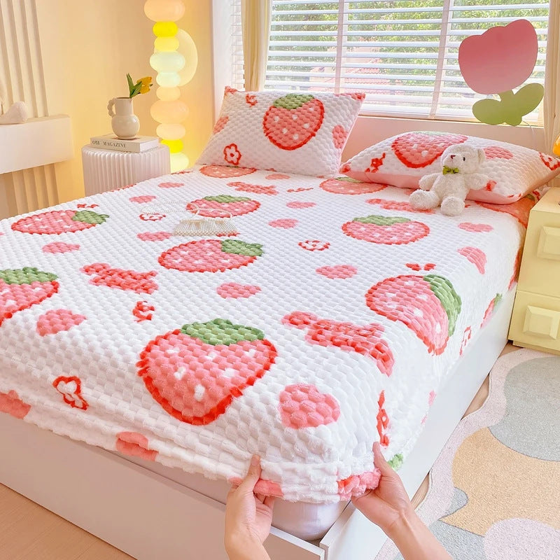 STRAWBERRYDREAM | SET DI BIANCHERIA DA LETTO CON PELUCHE A FORMA DI FRAGOLA