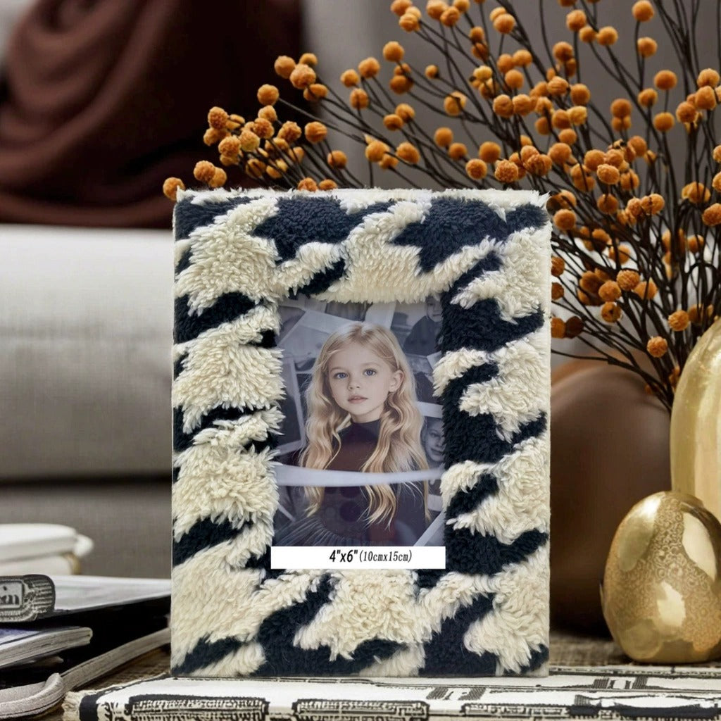 MONTRIVA | CORNICE PORTAFOTO TUFTED NERA E CREMA