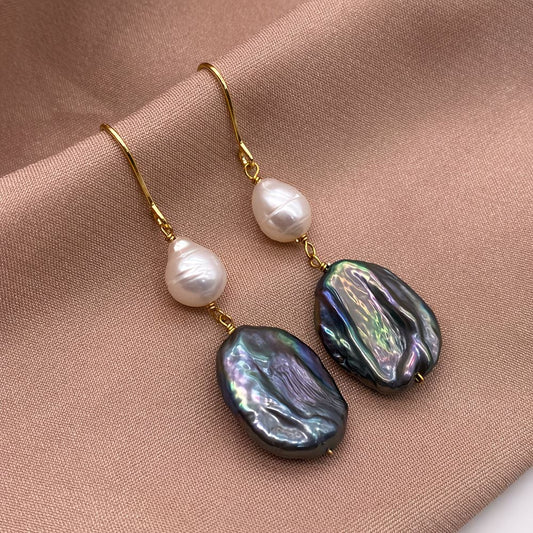 LYRA | ORECCHINI A GOCCIA CON PERLA PEACOCK