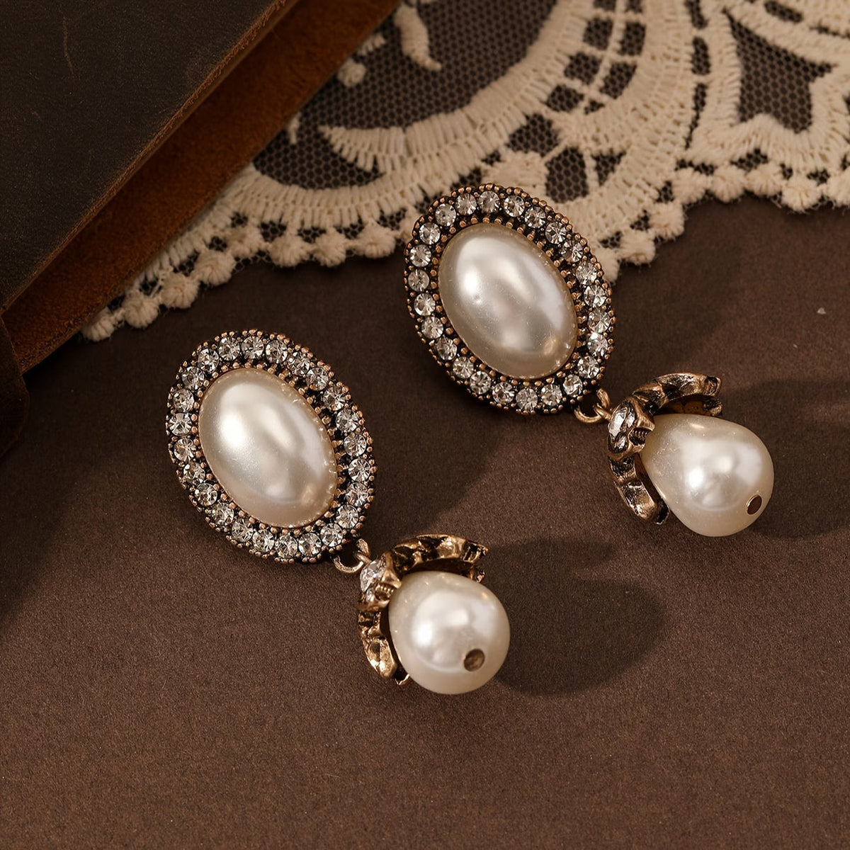 ELOISE | ORECCHINI PENDENTI CON PERLA VINTAGE