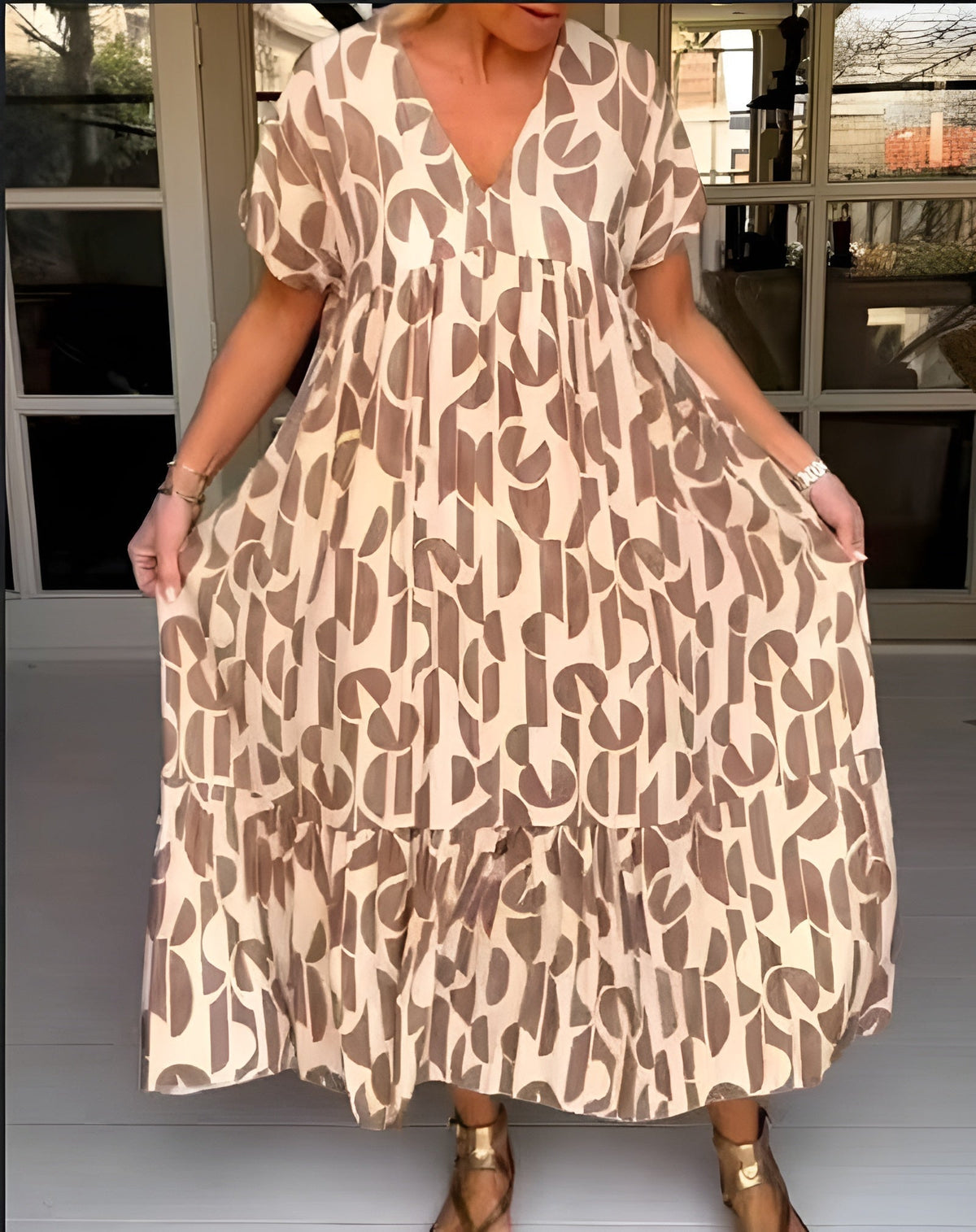 COLETTE | ABITO AMPIO CON SCOLLO A V