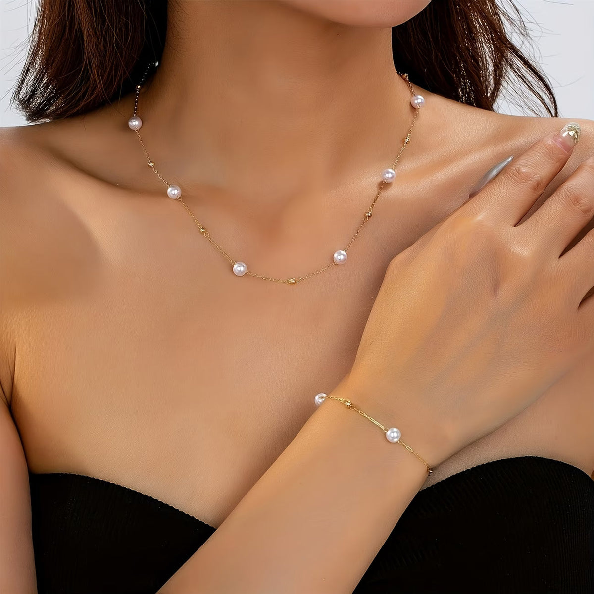 LILIANA | SET DI GIOIELLI CON CATENINA DI PERLE DELICATE