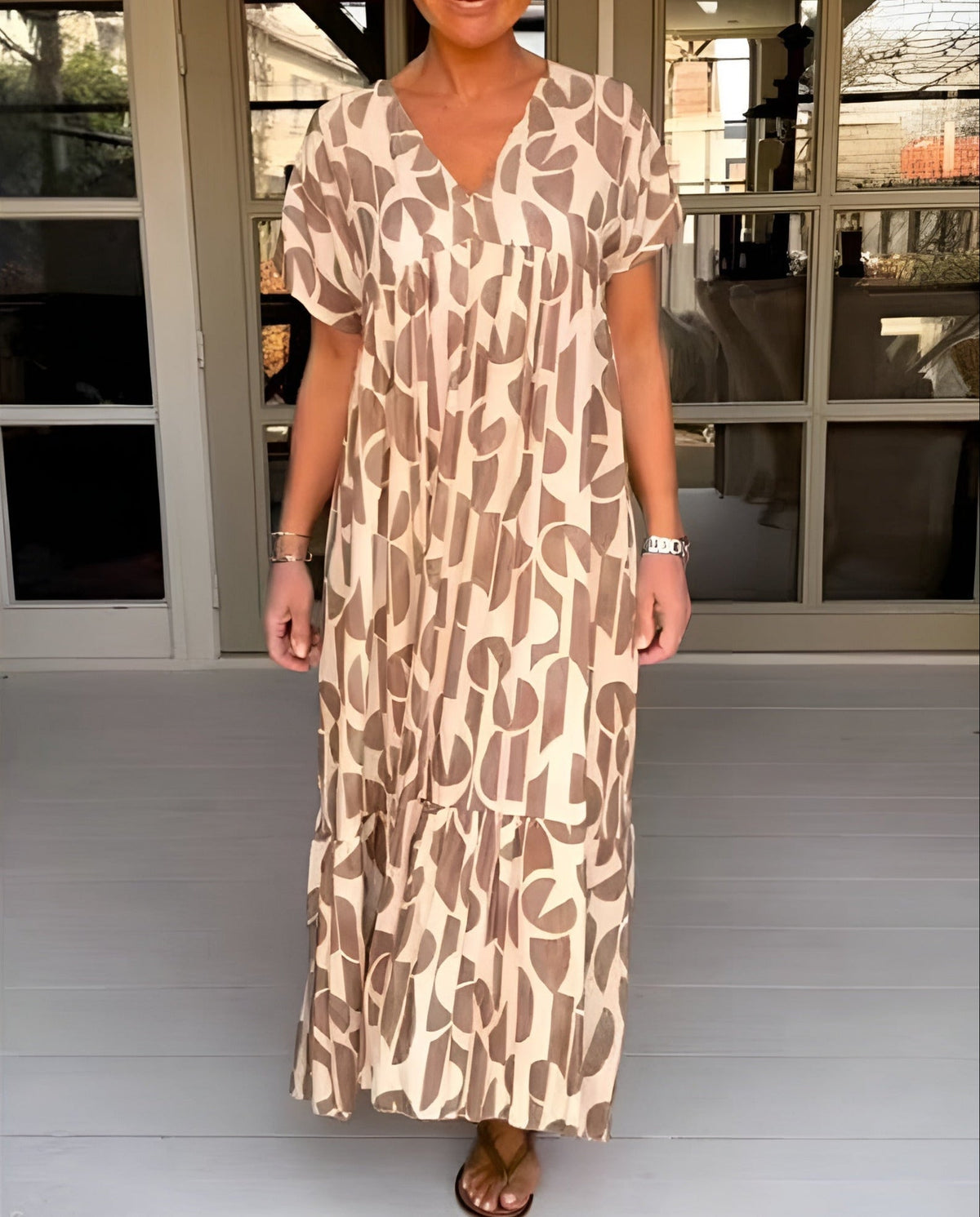 COLETTE | ABITO AMPIO CON SCOLLO A V