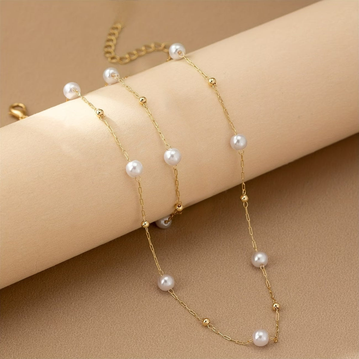 LILIANA | SET DI GIOIELLI CON CATENINA DI PERLE DELICATE