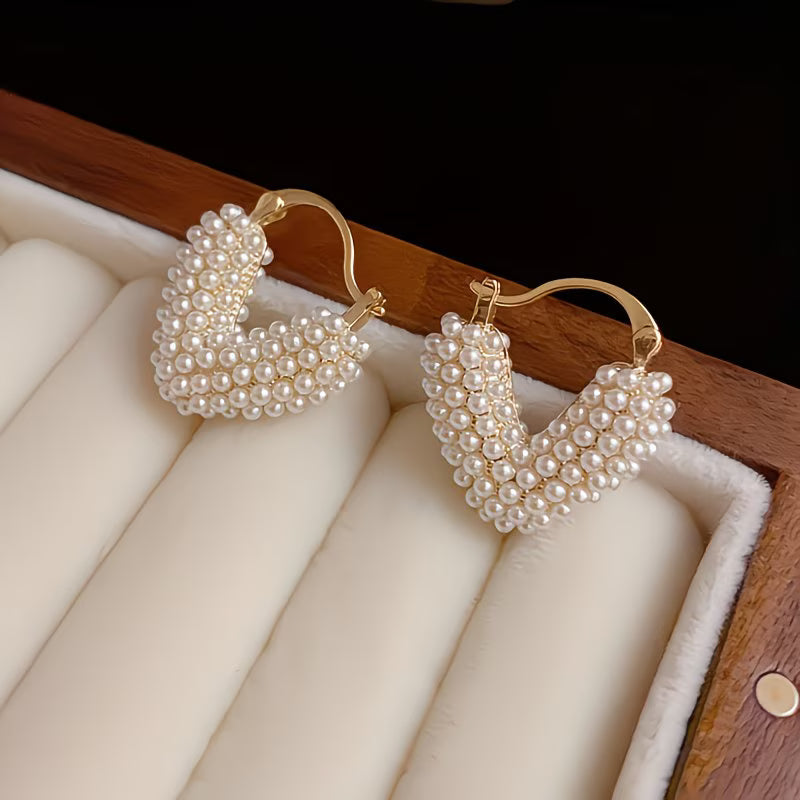VERA | ORECCHINI A PERLA V-SHAPED PER TUTTI I GIORNI
