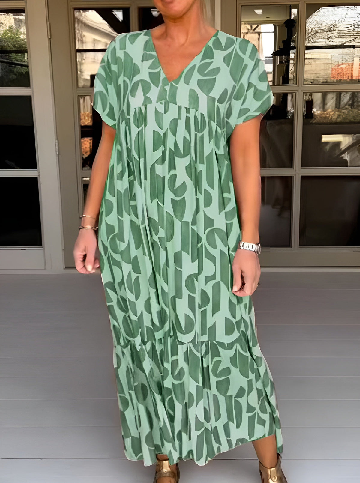 COLETTE | ABITO AMPIO CON SCOLLO A V