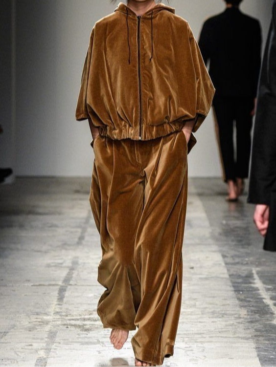 MILLIE | COMPLETO IN VELLUTO MARRONE CON FELPA CON CAPDCCIO E ZIP E PANTALONI