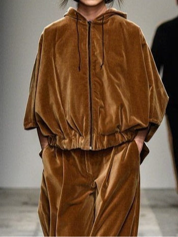MILLIE | COMPLETO IN VELLUTO MARRONE CON FELPA CON CAPDCCIO E ZIP E PANTALONI