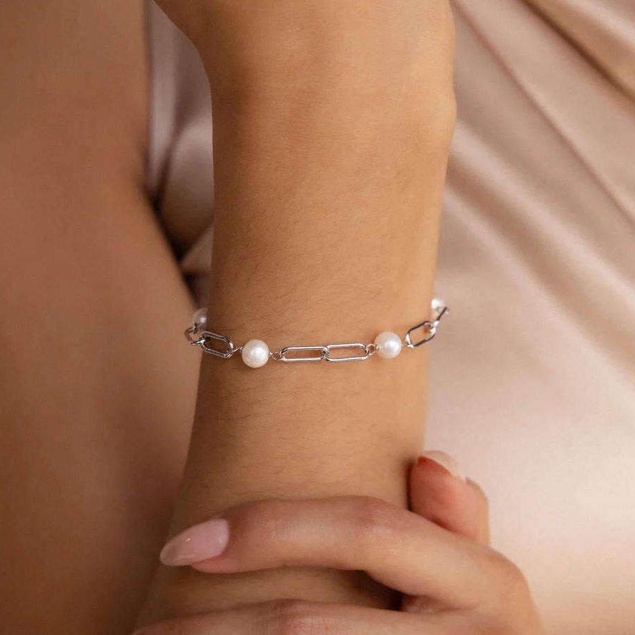VIVIENNE | BRACIALE A CATENA CON PERLE SENZA TEMPO