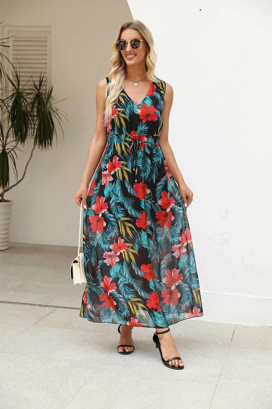 LENORA | MAXI ABITO CON SCOLLO A V E STAMPA TROPICALE