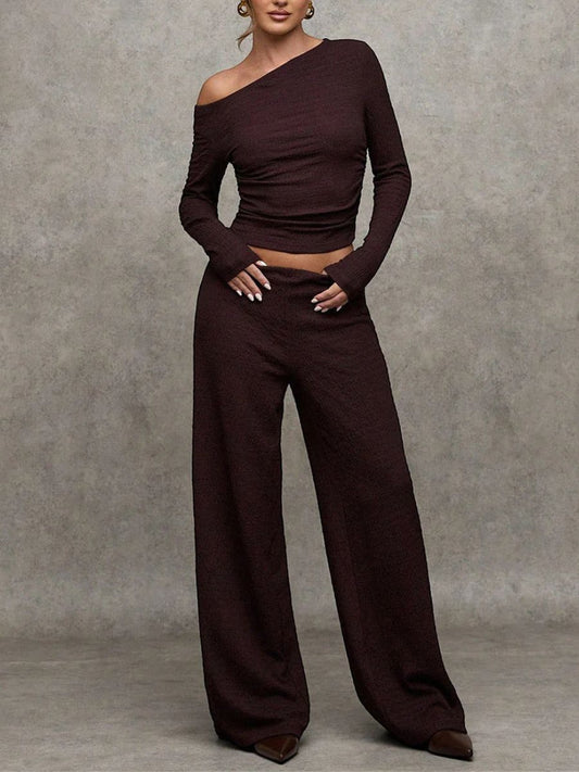 AMELIA | COMPLETO TOP IN MAGLIA MARRONE CON SPALLE SCOPERTE E PANTALONI A ZAMPA
