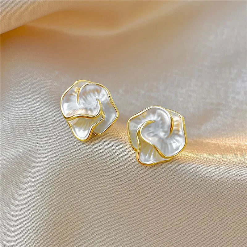 FLORA | ORECCHINI CON FIORE DI PERLA