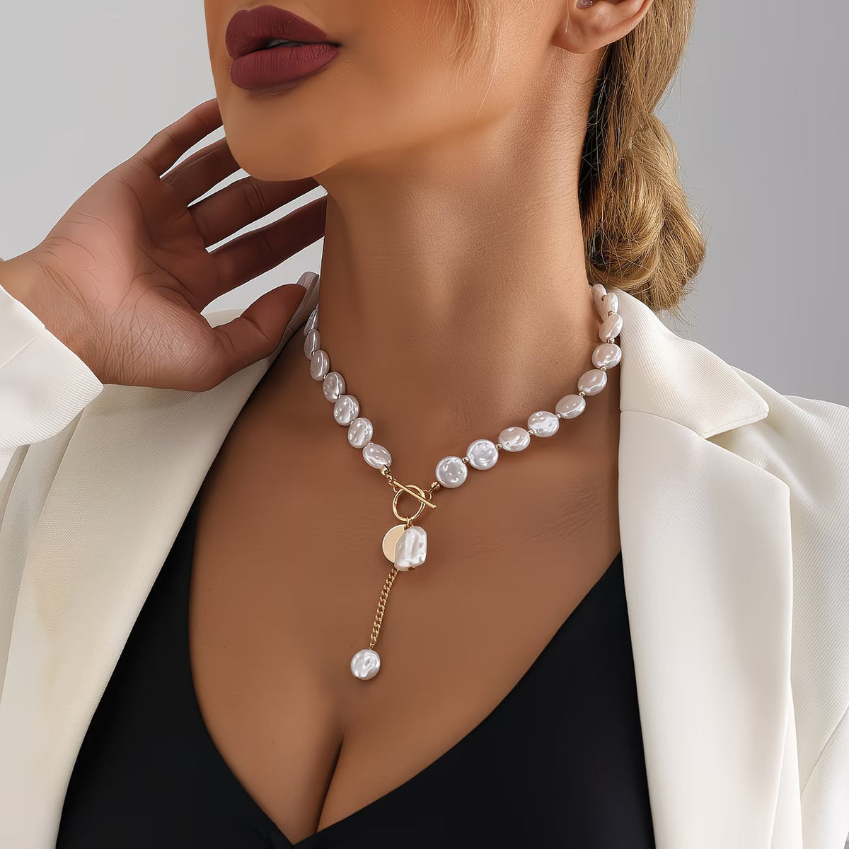 AURELIE | COLLANA CON CHIUSURA A T E PERLA BAROCCA