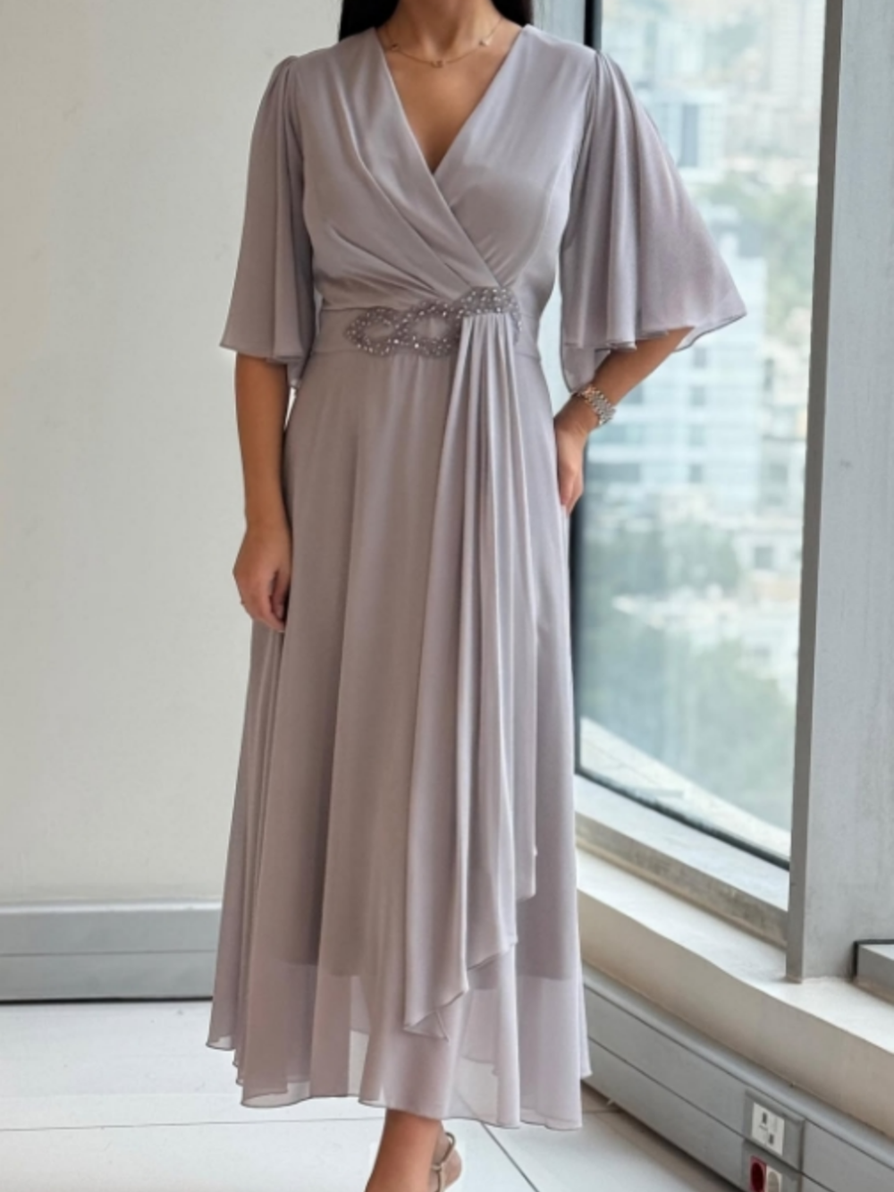 MARGUERITE | ELEGANTE ABITO LUNGO IN CHIFFON CON SCOLLO A V
