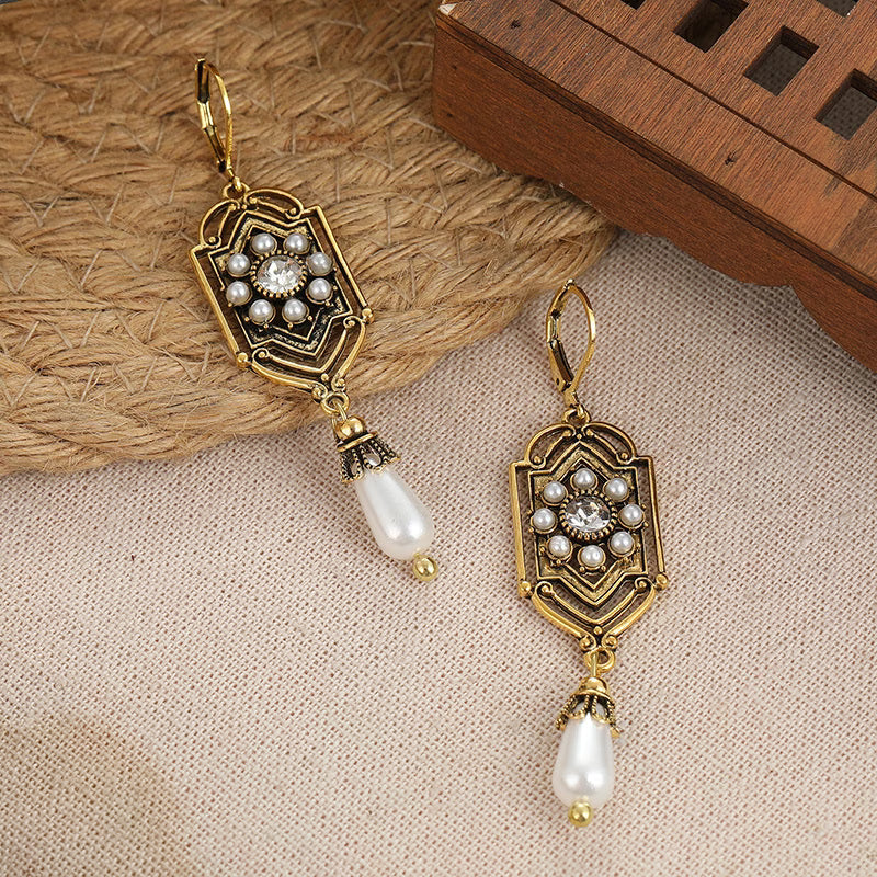 ADELINA | ORECCHINI VINTAGE CON PERLE E INTAGLI DORATI