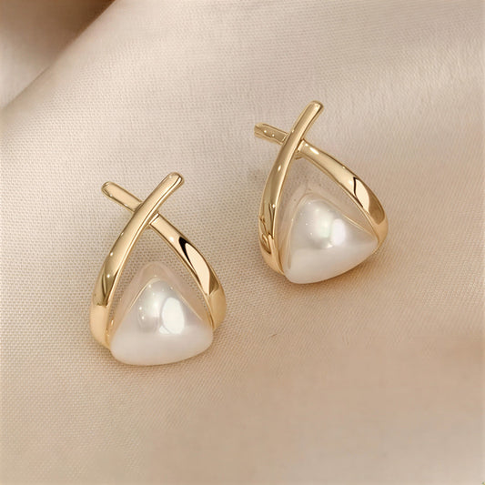 ELARA | ORECCHINI CLASSICI CON PERLA DA GIORNO