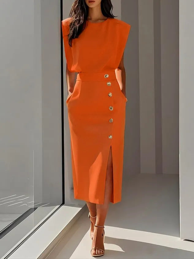 GENEVIEVE | ABITO MIDI CON SPALLE IMBOTTITE, DETTAGLIO BOTTONI E SPACCO