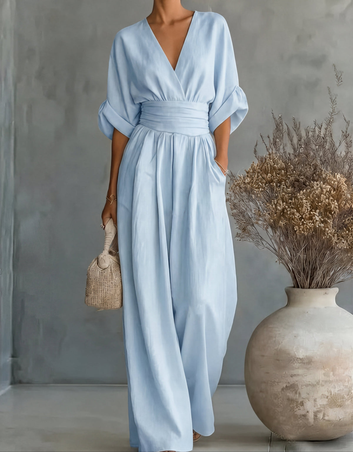 MONICA | ELEGANTE TUTA A GAMBA LARGA CON SCOLLO A V