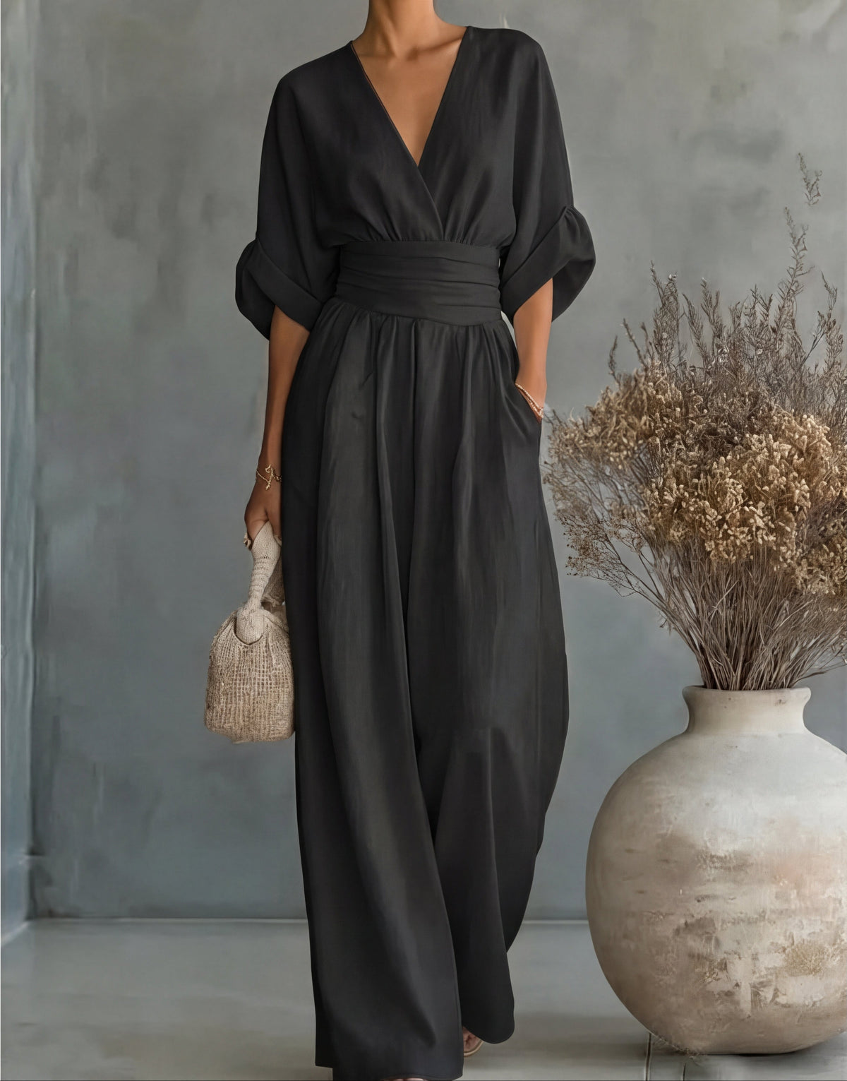 MONICA | ELEGANTE TUTA A GAMBA LARGA CON SCOLLO A V
