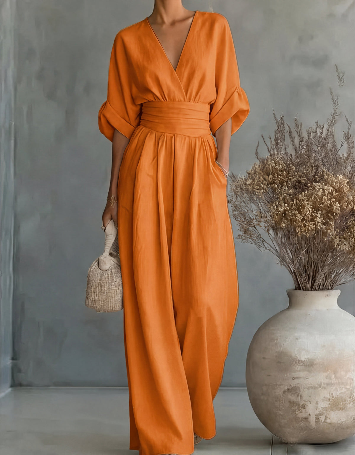 MONICA | ELEGANTE TUTA A GAMBA LARGA CON SCOLLO A V