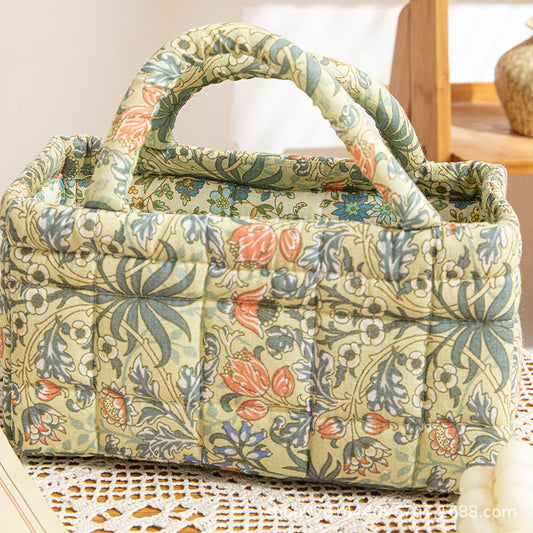 BLOOMHAVEN | CESTA CONTENITORE TRAPUNTATA CON MOTIVO FLOREALE VINTAGE