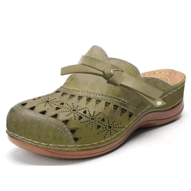KATHLEEN | ZOCCOLI MULE CON CINTURINO FORATO ORTOPEDICO