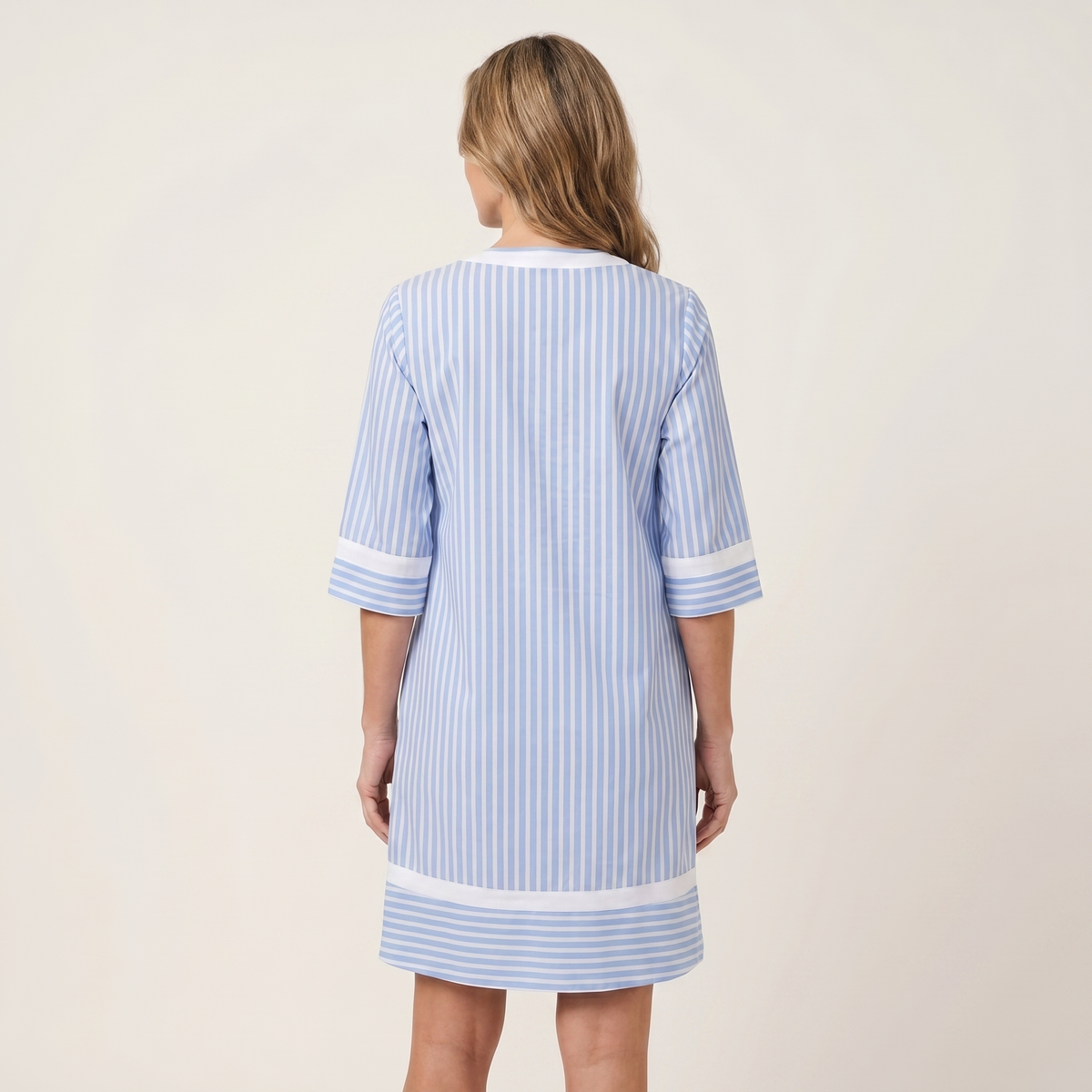 SOLVEIG | ABITO A TRAPEZIO CON SCOLLO A V E RIGHE A CONTRASTO