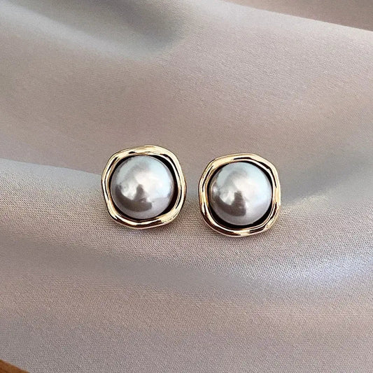 RAVENNA | ORECCHINI A LOBO CON PERLA NERA LUXE