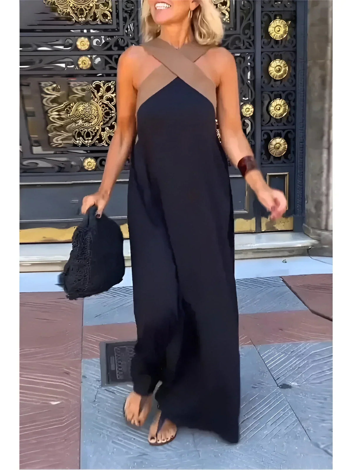 QUIRINE | ABITO LUNGO CON SCOLLO A PORTAFOGLIO