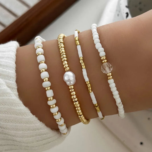 AVELINE | SET DI 4 BRACCIALI CON ACCENTI DI PERLE DORATE