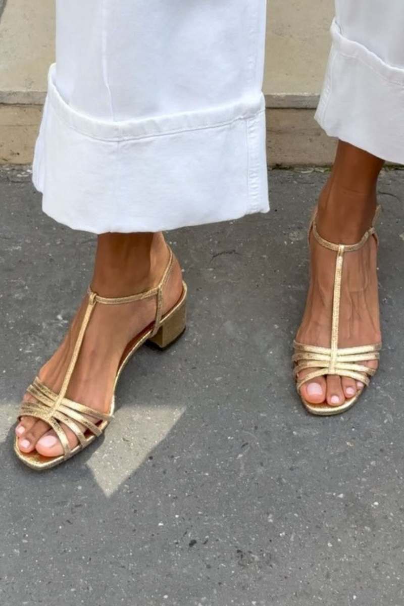 ALEGRE | SANDALI DORATI: ELEGANZA QUOTIDIANA